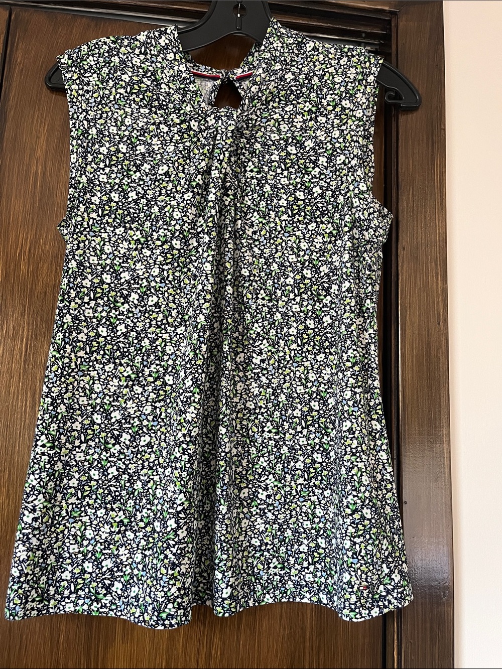 Tommy Hilfiger Navy Floral Keyhole Sleeveless Top with White & Green Flowers
